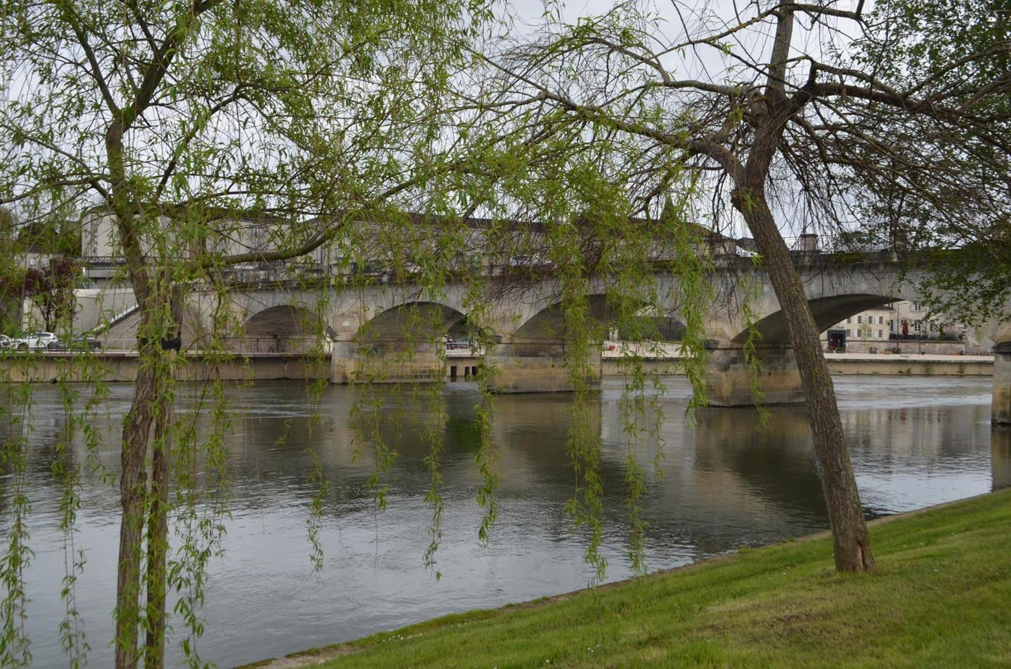 La Residence Immeuble Proche Place Francois 1Er コニャック エクステリア 写真